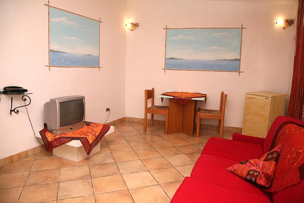 Hotel Residence Rena Bianca Baja Sardinya Oda fotoğraf